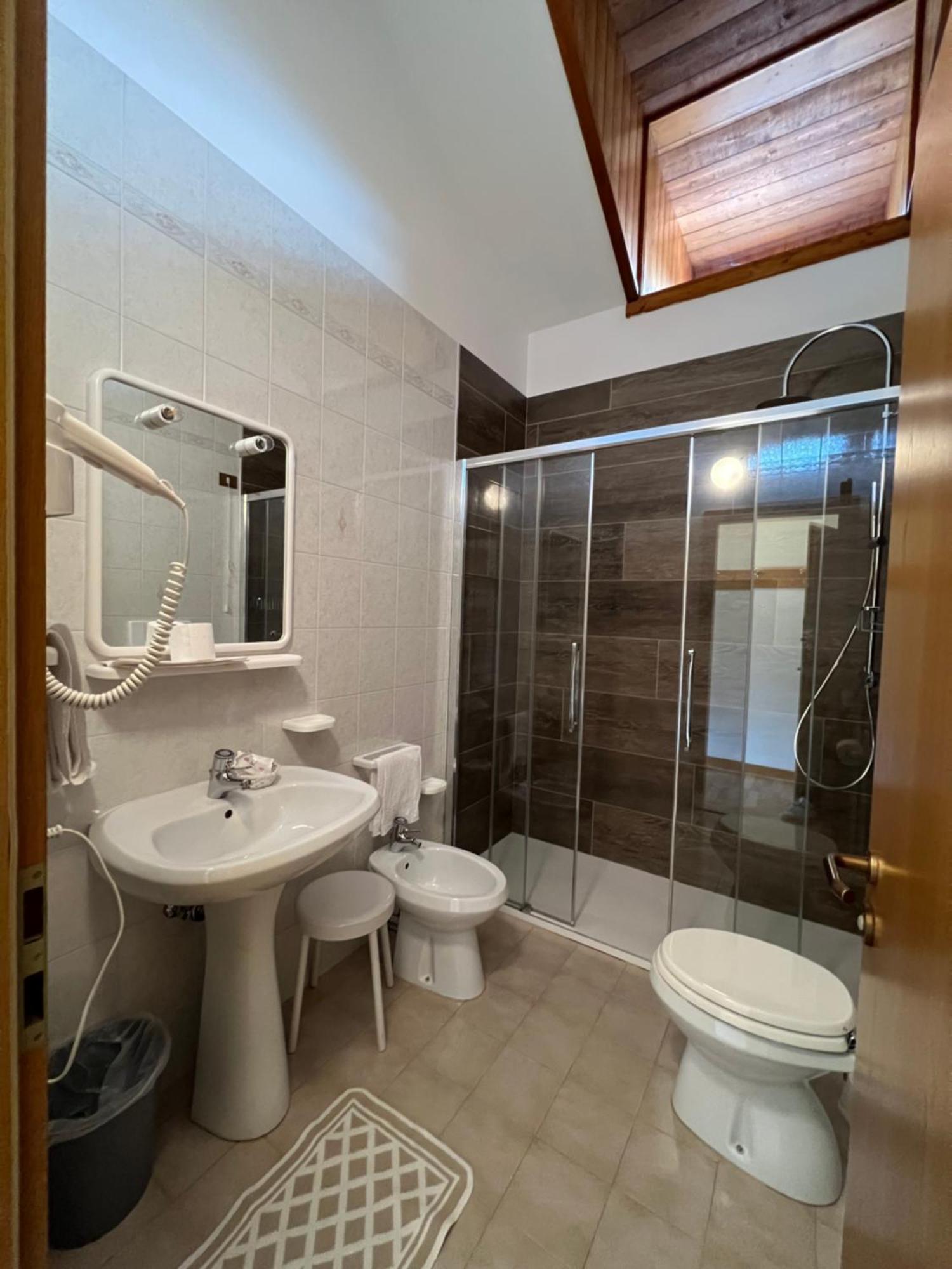 Hotel D'La Varda Di Topran D'Agata Paolo &C Sas Padola Phòng bức ảnh